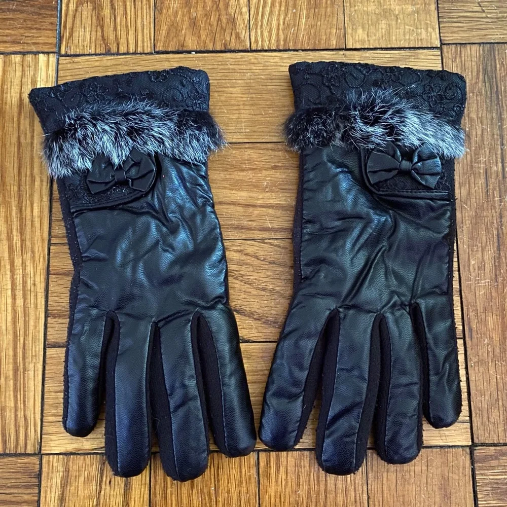 Elegant Black Fur-Trimmed Faux Patent Leather Gloves with Bow Detail